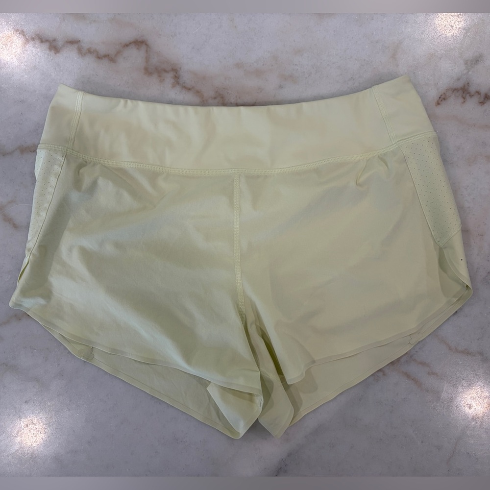 3-pack - Athleta Run With It 3.5” Short - Size L - Great Condition - Picture 5 of 9